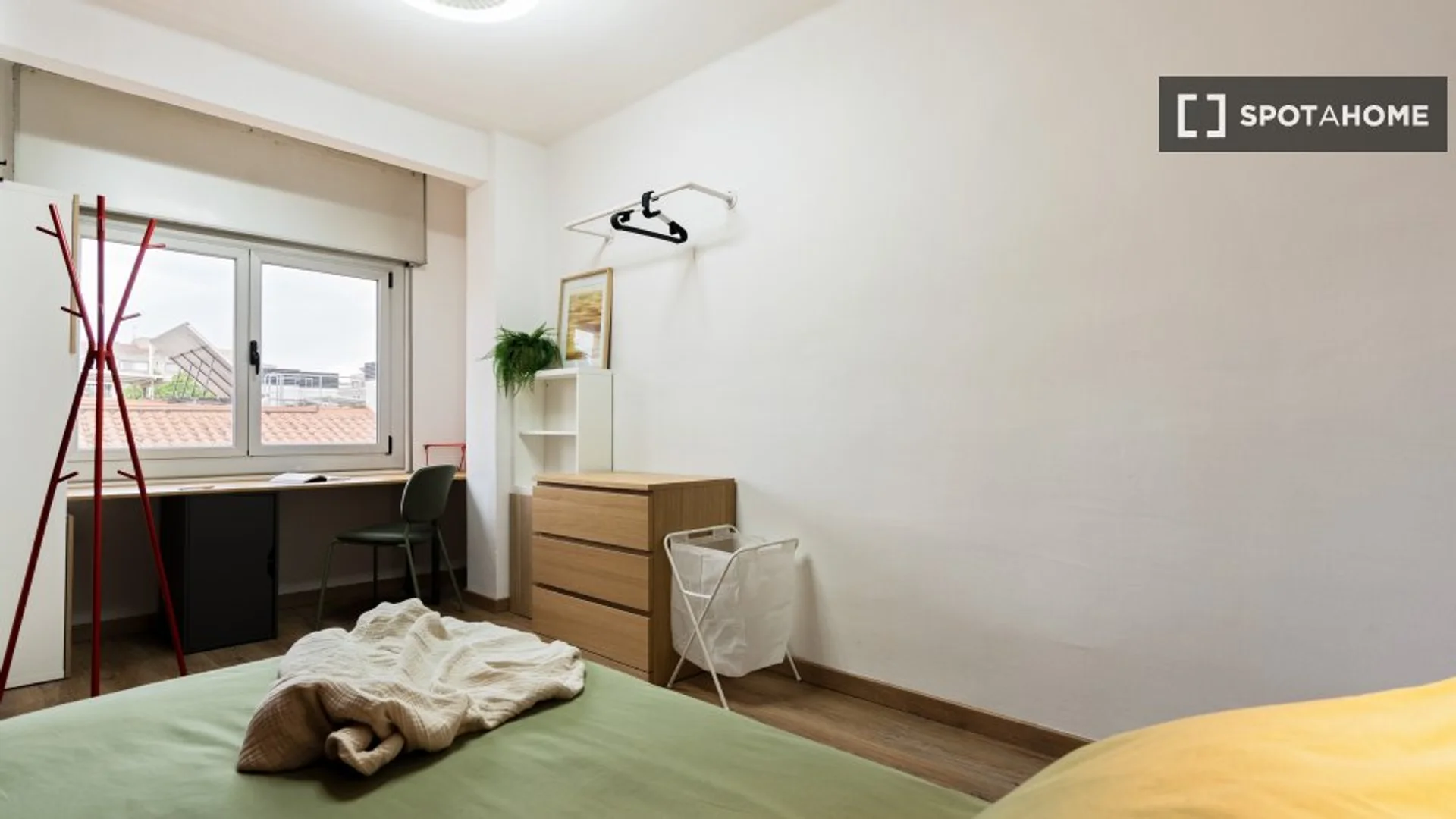 Habitación en apartamento estudiantil en alquiler en , completamente amueblado