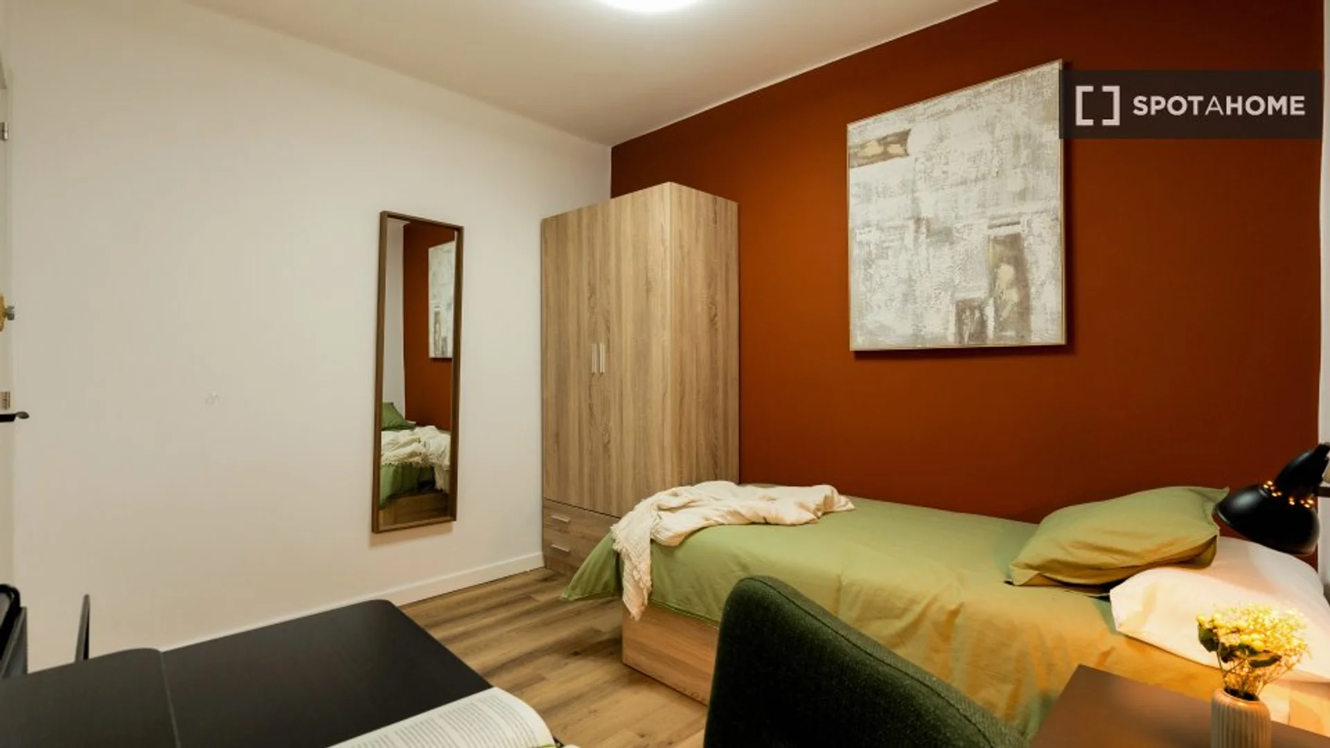 Zimmer in Studentenwohnung in zu vermieten, voll möbliert