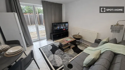 Apartamento inteiro em Salisbury Road, imagem 2 de 19