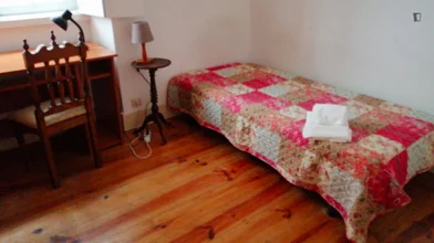 Renting rooms by the month in {area}