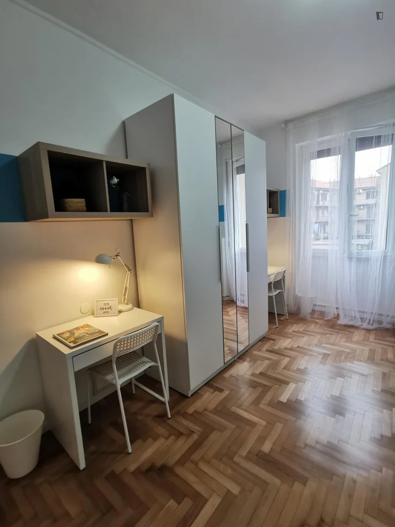 Quarto de estudante económico com localização conveniente em 