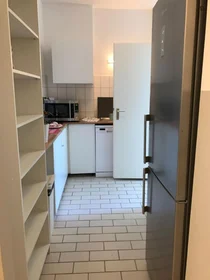 Stanza condivisa in Kolonnenstraße, immagine 7 di 18