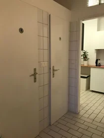 Stanza condivisa in Kolonnenstraße, immagine 10 di 18