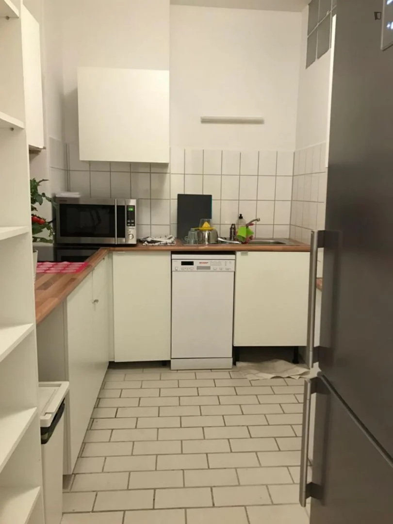 Camera per studenti economica con posizione comoda a 