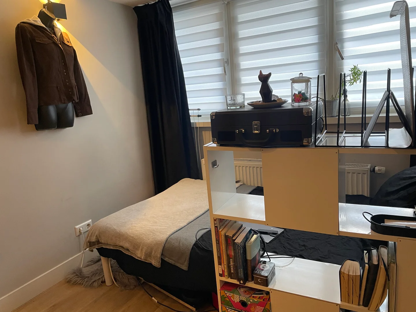 Funktionelles Studentenzimmer perfekt zum Studieren in 