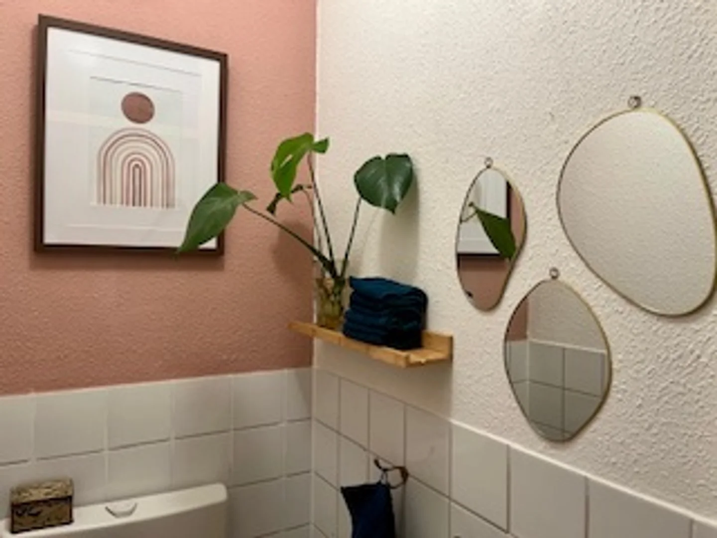 Habitación estudiantil luminosa y aireada con fácil acceso a la universidad en 