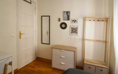Quarto privado em R. Actor Vale 51, 1900-179 Lisboa, Portugal, imagem 6 de 20
