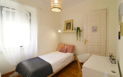 Quarto privado em R. Actor Vale 51, 1900-179 Lisboa, Portugal, imagem 7 de 20