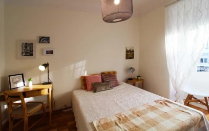 Quarto privado em R. Actor Vale 51, 1900-179 Lisboa, Portugal, imagem 1 de 20