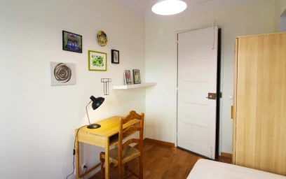 Quarto privado em R. Actor Vale 51, 1900-179 Lisboa, Portugal, imagem 2 de 20