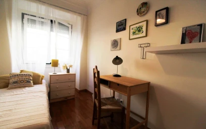 Quarto privado em R. Actor Vale 51, 1900-179 Lisboa, Portugal, imagem 3 de 20