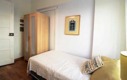 Quarto privado em R. Actor Vale 51, 1900-179 Lisboa, Portugal, imagem 4 de 20