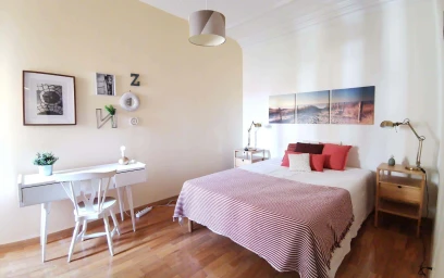 Quarto privado em R. Actor Vale 51, 1900-179 Lisboa, Portugal, imagem 1 de 20
