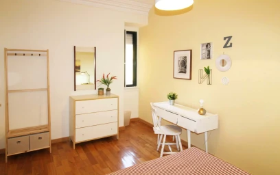 Quarto privado em R. Actor Vale 51, 1900-179 Lisboa, Portugal, imagem 3 de 20