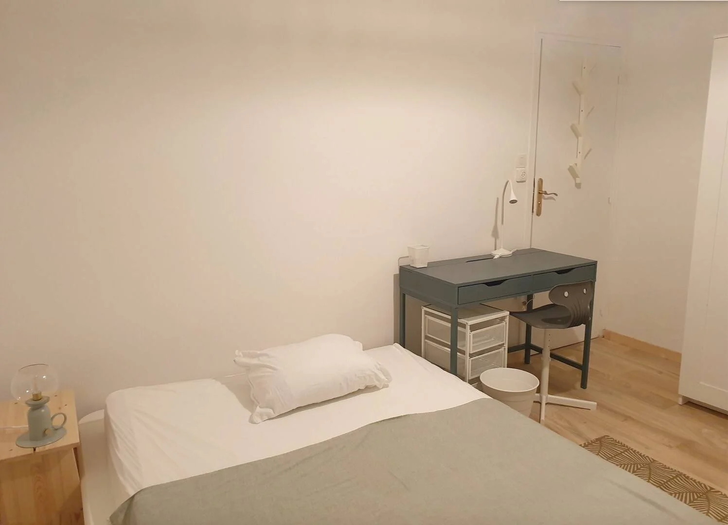 Economical student room with convenient location in 