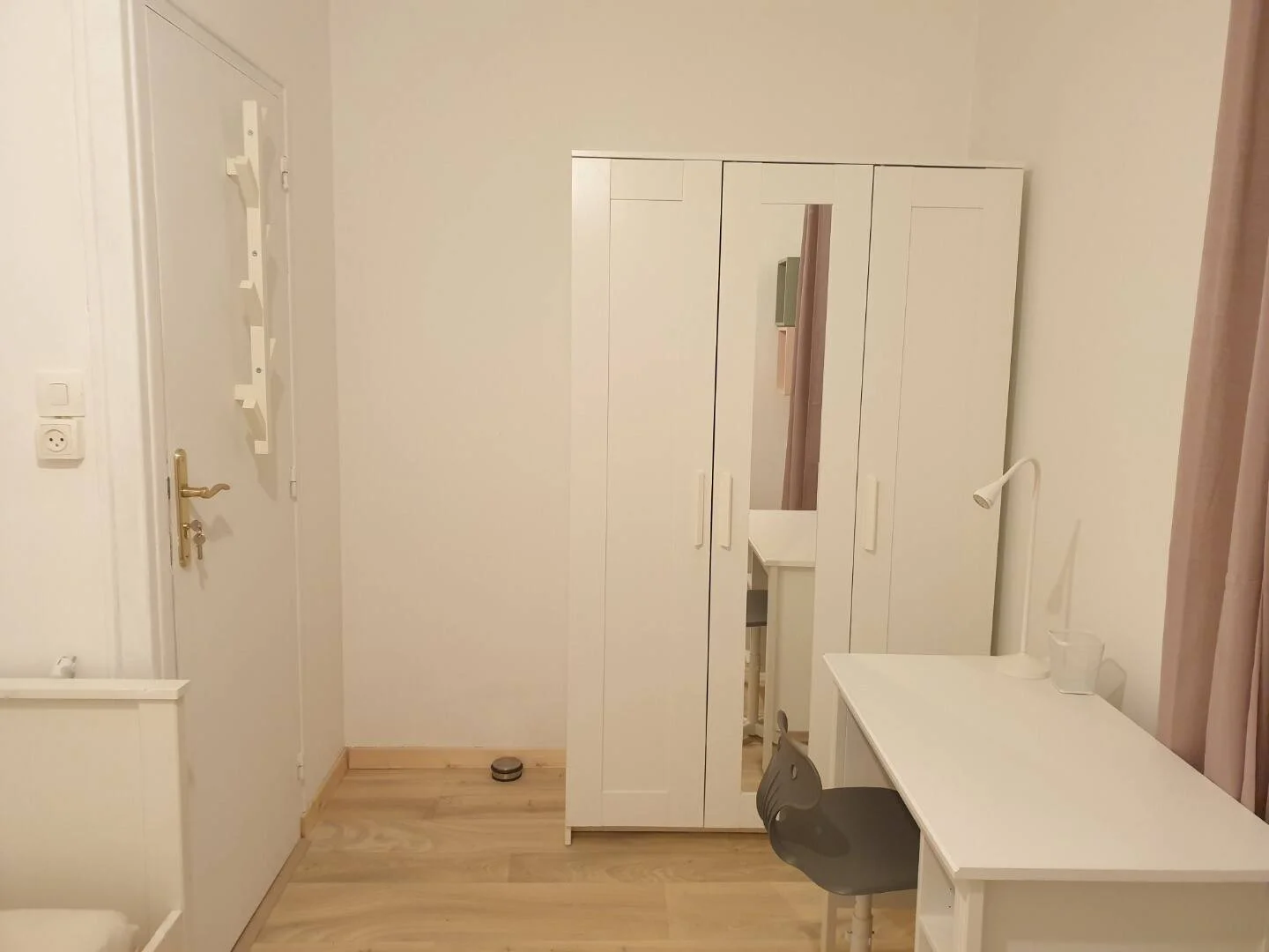 Economical student room with convenient location in 