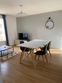 Quarto para alugar com cama de casal em Angers