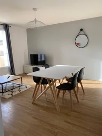 Bright private room in {area}