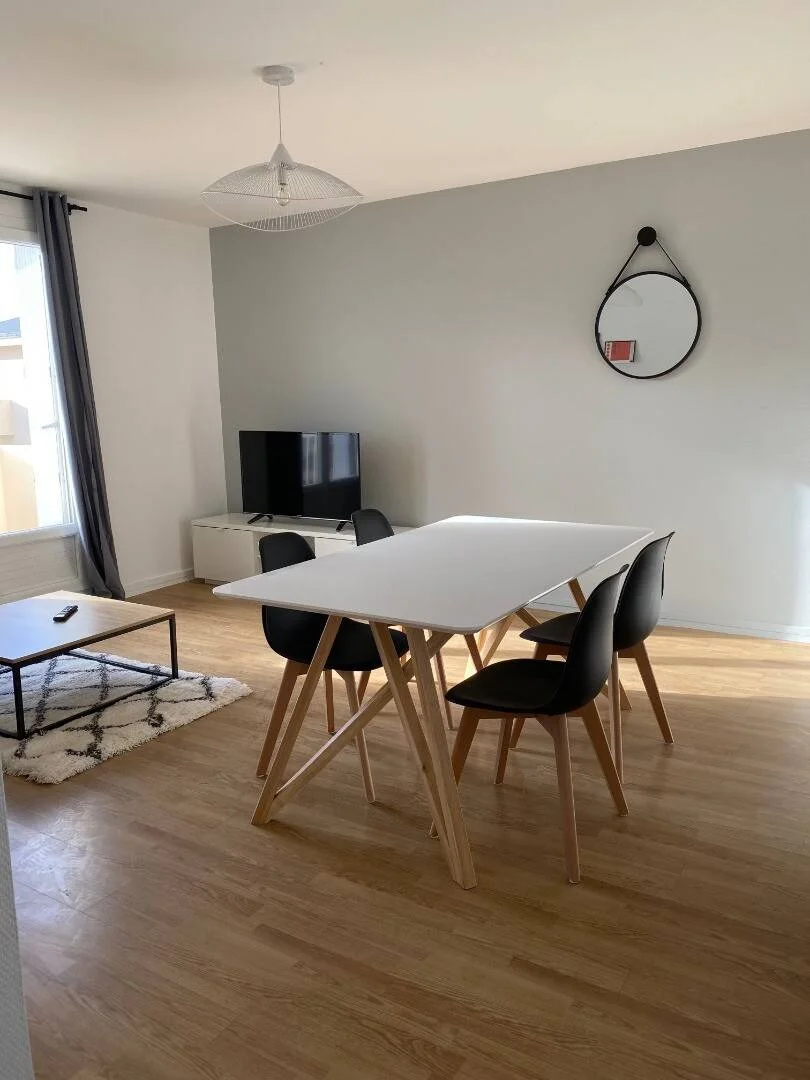 Room for rent in student apartment in , fully furnished