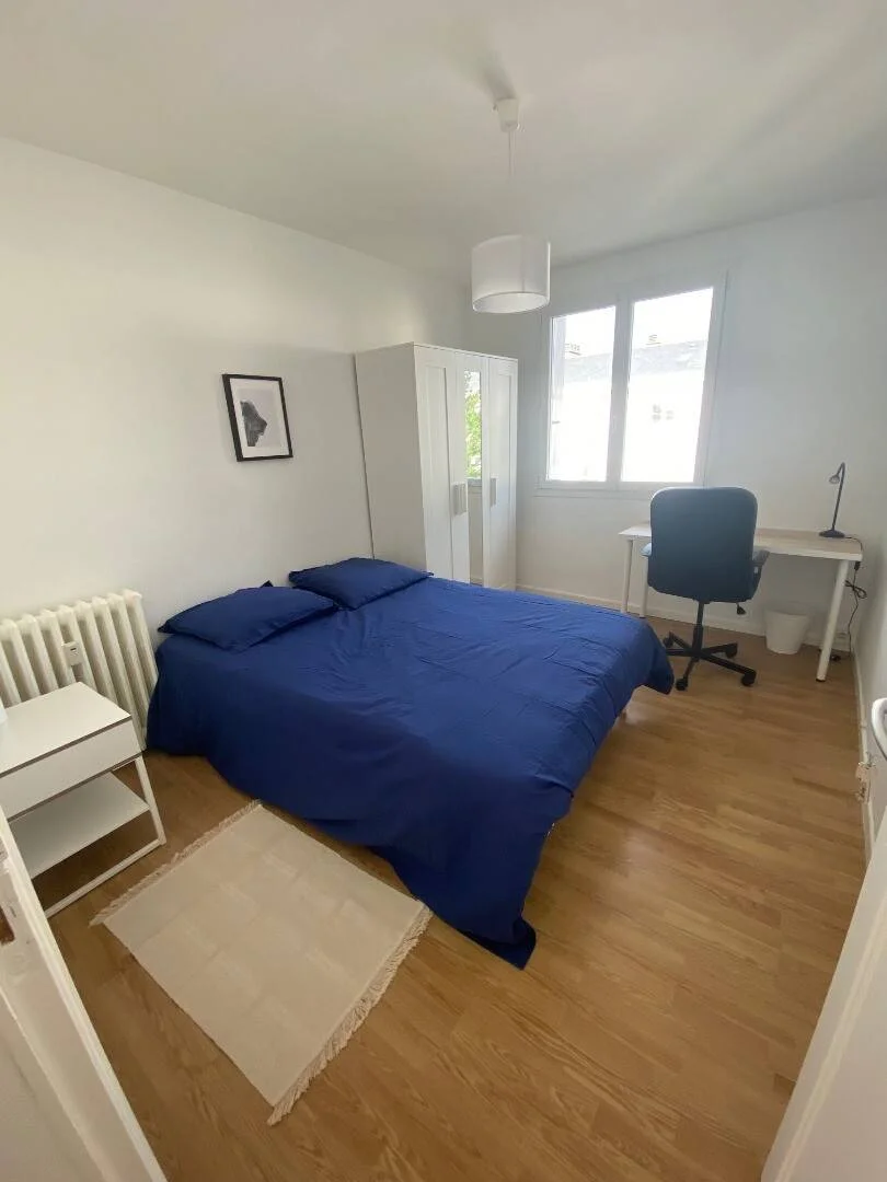 Room for rent in student apartment in , fully furnished
