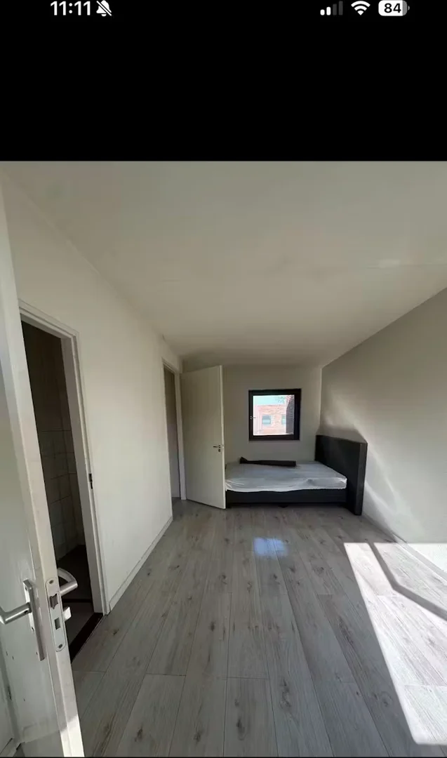 'de öğrenci dairesinde, tamamen mobilyalı kiralık oda