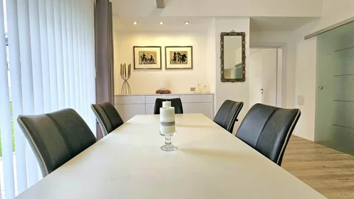 Gesamte Unterkunft in der Kranebitter Allee, Höttinger Au, bild 1 von 10
