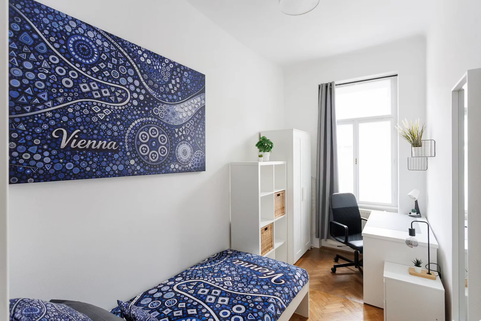 Chambre abordable pour les étudiants avec un bon éclairage dans 