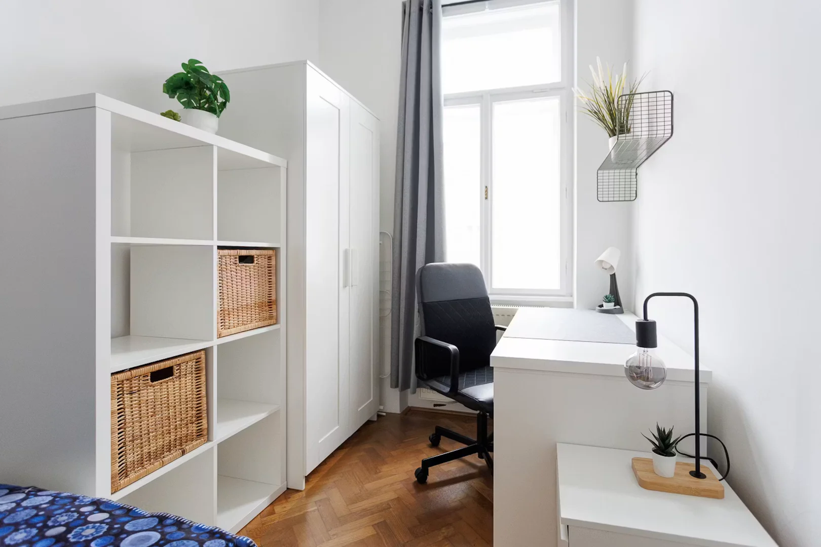 Chambre abordable pour les étudiants avec un bon éclairage dans 