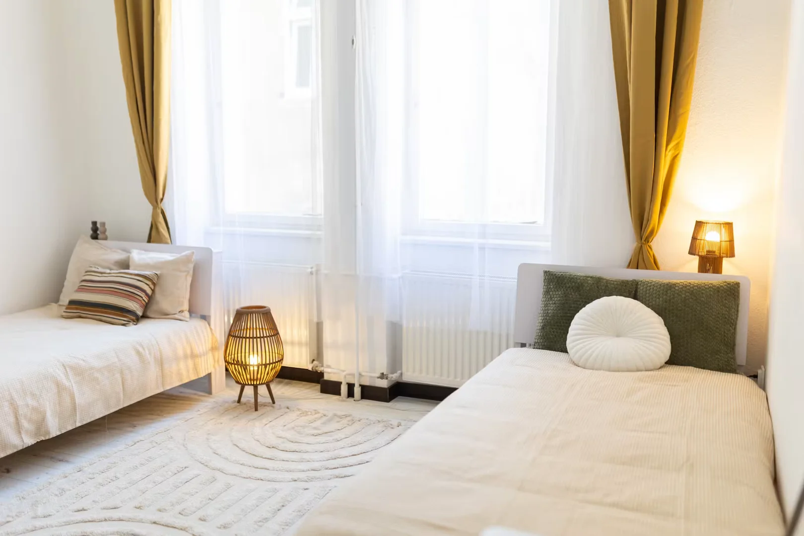 'de öğrenci dairesinde, tamamen mobilyalı kiralık oda
