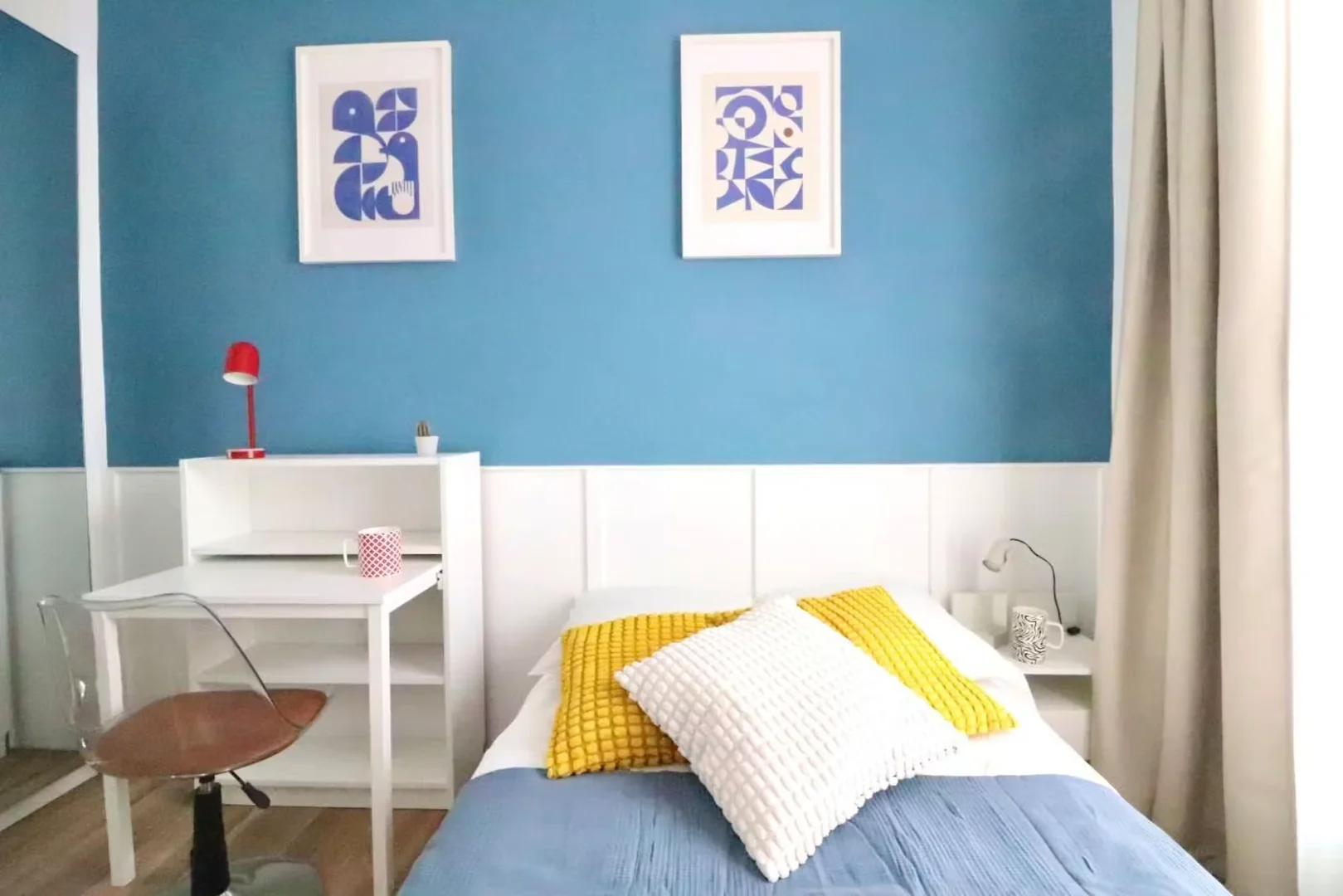Comfortable and spacious student room in 