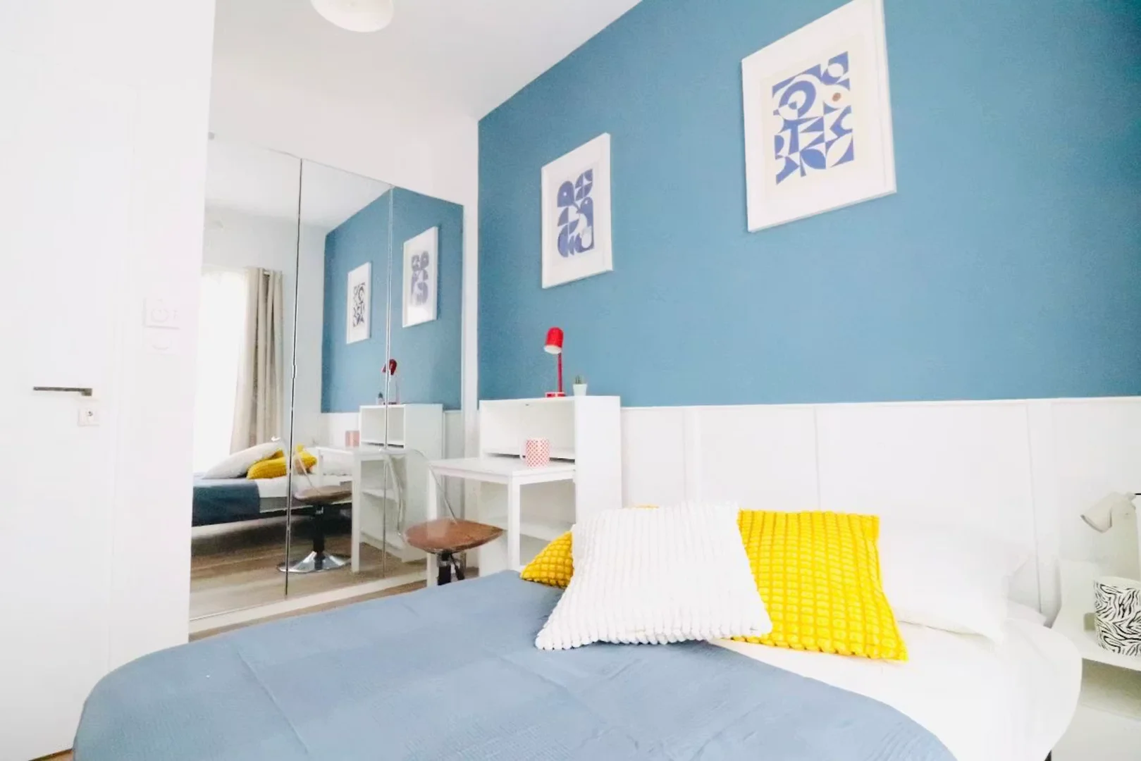 Room for rent in student apartment in , fully furnished