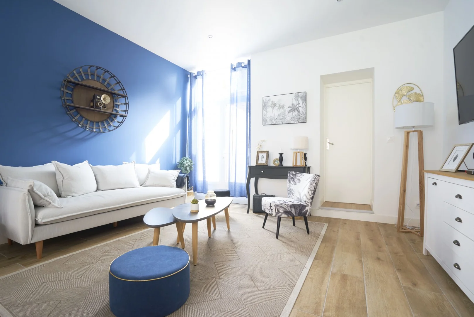 Comfortable and spacious student room in