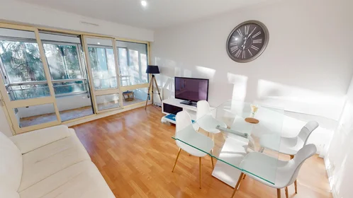 Habitación privada en 11 Square Du Haut Blosne, imagen 32 de 36
