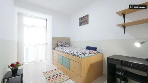 Privatzimmer in der Carrer de Besalú, bild 1 von 19