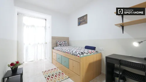Privatzimmer in der Carrer de Besalú, bild 2 von 19