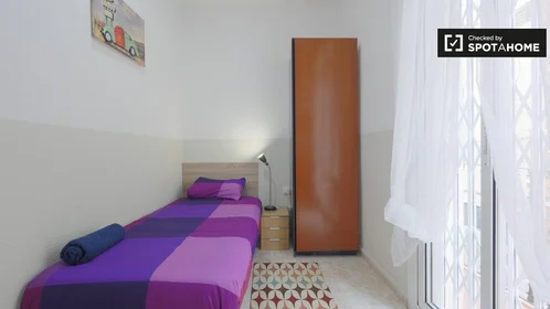 Privatzimmer in der Carrer de Besalú, bild 15 von 19