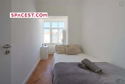 Stanza privata in Av. Alm. Reis 219, 1000-049 Lisboa, Portugal, immagine 1 di 20
