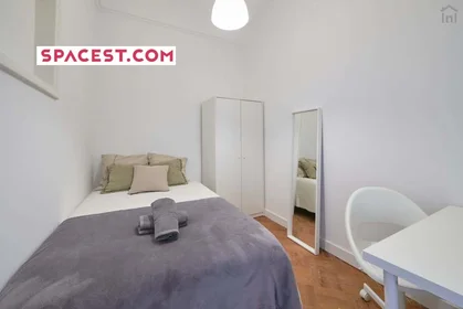 Stanza privata in Av. Alm. Reis 219, 1000-049 Lisboa, Portugal, immagine 1 di 20
