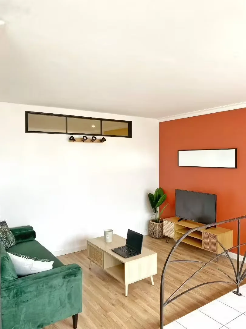 Room for rent in student apartment in , fully furnished