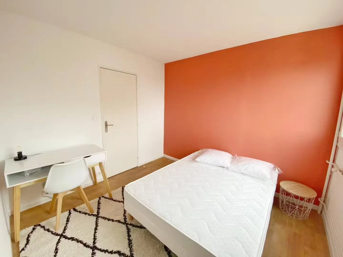 Economical student room with convenient location in 