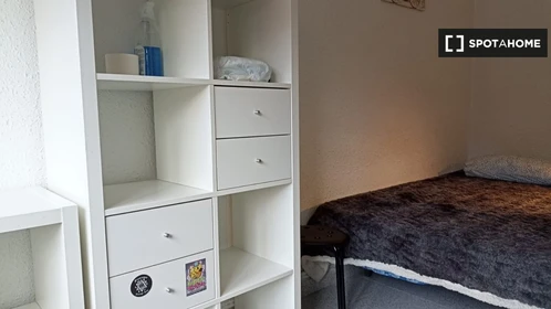 Cheap private room in Zaragoza