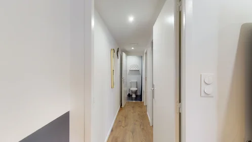 私人房间 在 6 Avenue de Fronton, 17的图像6