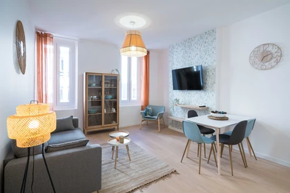 Cheap private room in Toulon