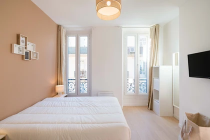 Quarto para alugar num apartamento partilhado em Toulon