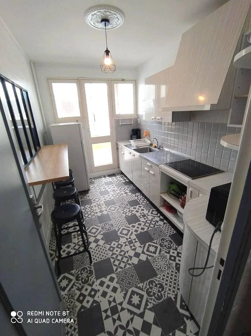 Habitación estudiantil amplia y cómoda en 