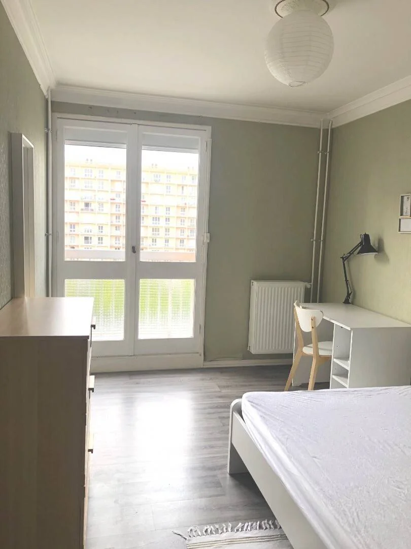 Habitación para estudiantes en  con área de estudio y facilidades compartidas