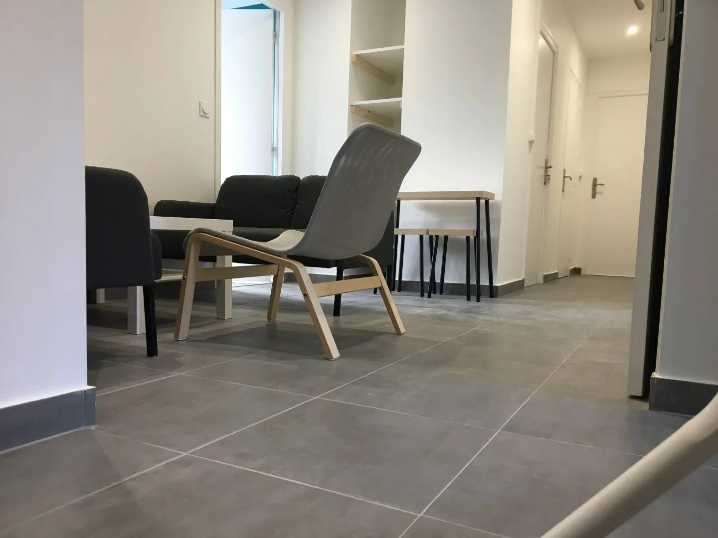 'da ders çalışmak için mükemmel olan fonksiyonel öğrenci odası