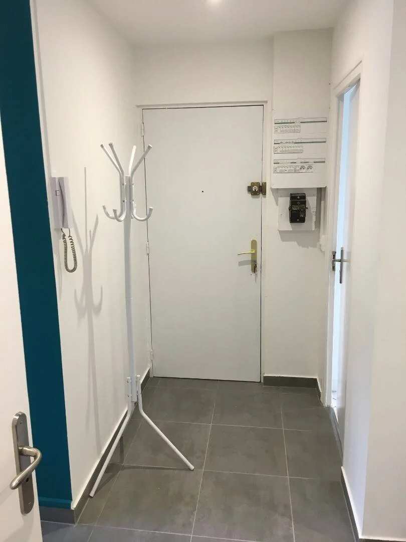 'de modern olanaklara sahip öğrenci dostu oda