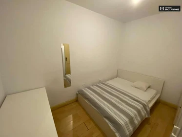 Stanza in affitto in appartamento condiviso a Porto