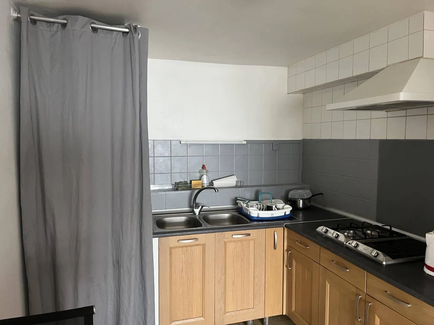Room for rent in student apartment in , fully furnished